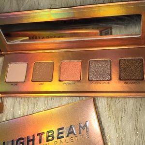 🎅🏻XMAS SALE🎅🏻 🆕✨ LIGHTBEAM Palette